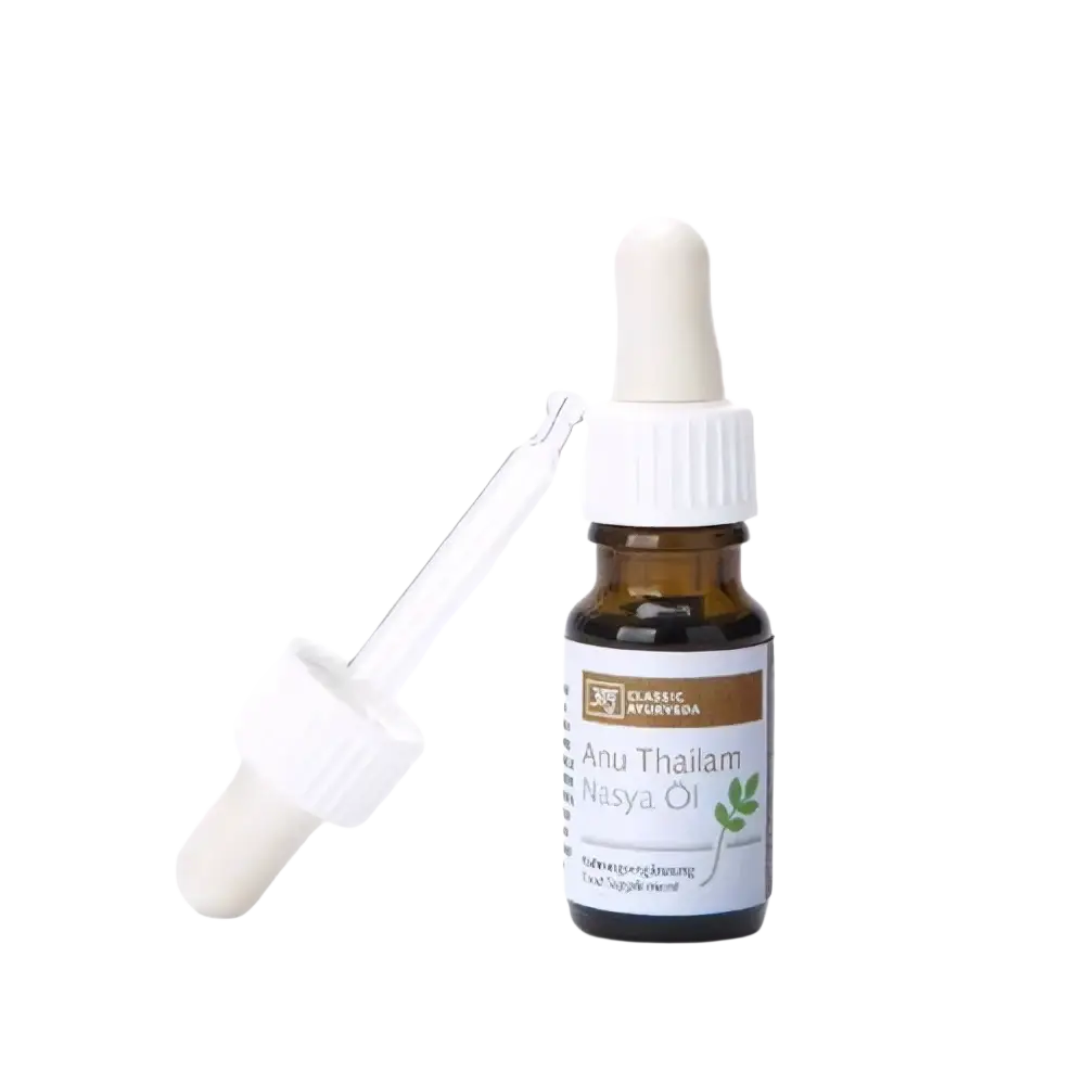 Klares braunes Glasflasche mit Anu Thailam Nasenöl von Classic Ayurveda, Spezialöl gegen Nasenbeschwerden, in weißem Hintergrund