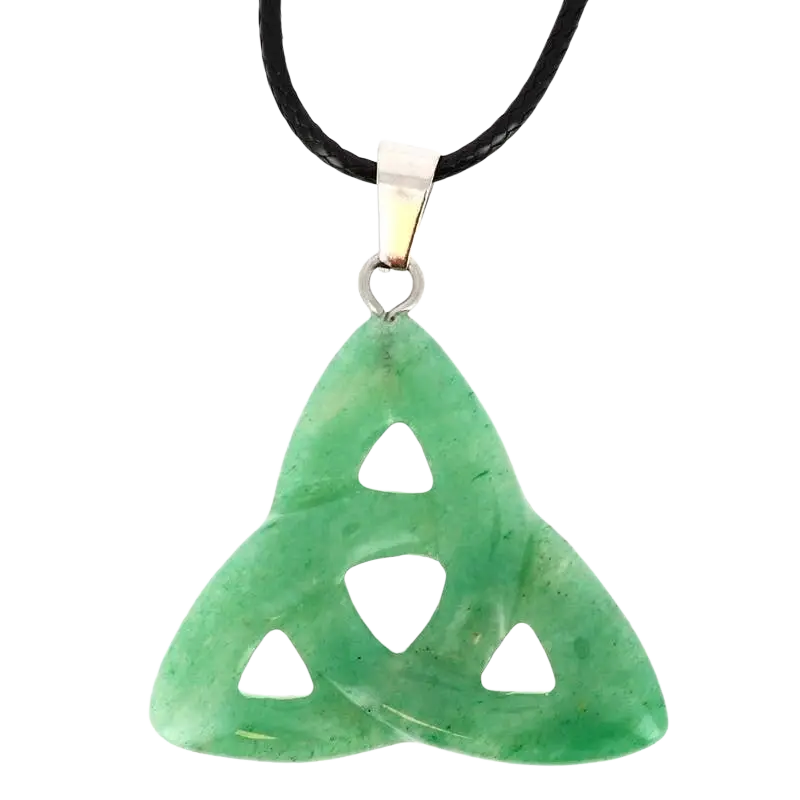 Grüner Aventurin Anhänger mit keltischem Trinity-Design, 34 mm, von Artisans de Madagascar, eleganter Schmuckstein