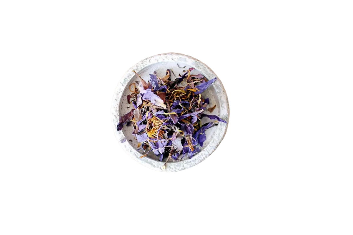 Getrocknete Blütenblätter der blauen Lotus Nymphaea Caerulea von Ayamani Naturals für luzides Träumen, 30 g.