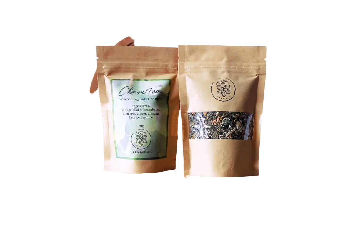 Ayamani Naturals Claritea Kräutertee zur Unterstützung der Zirbeldrüse, Entkalkung, Fokus, mit natürlichen Kräutern in einer Tasse.