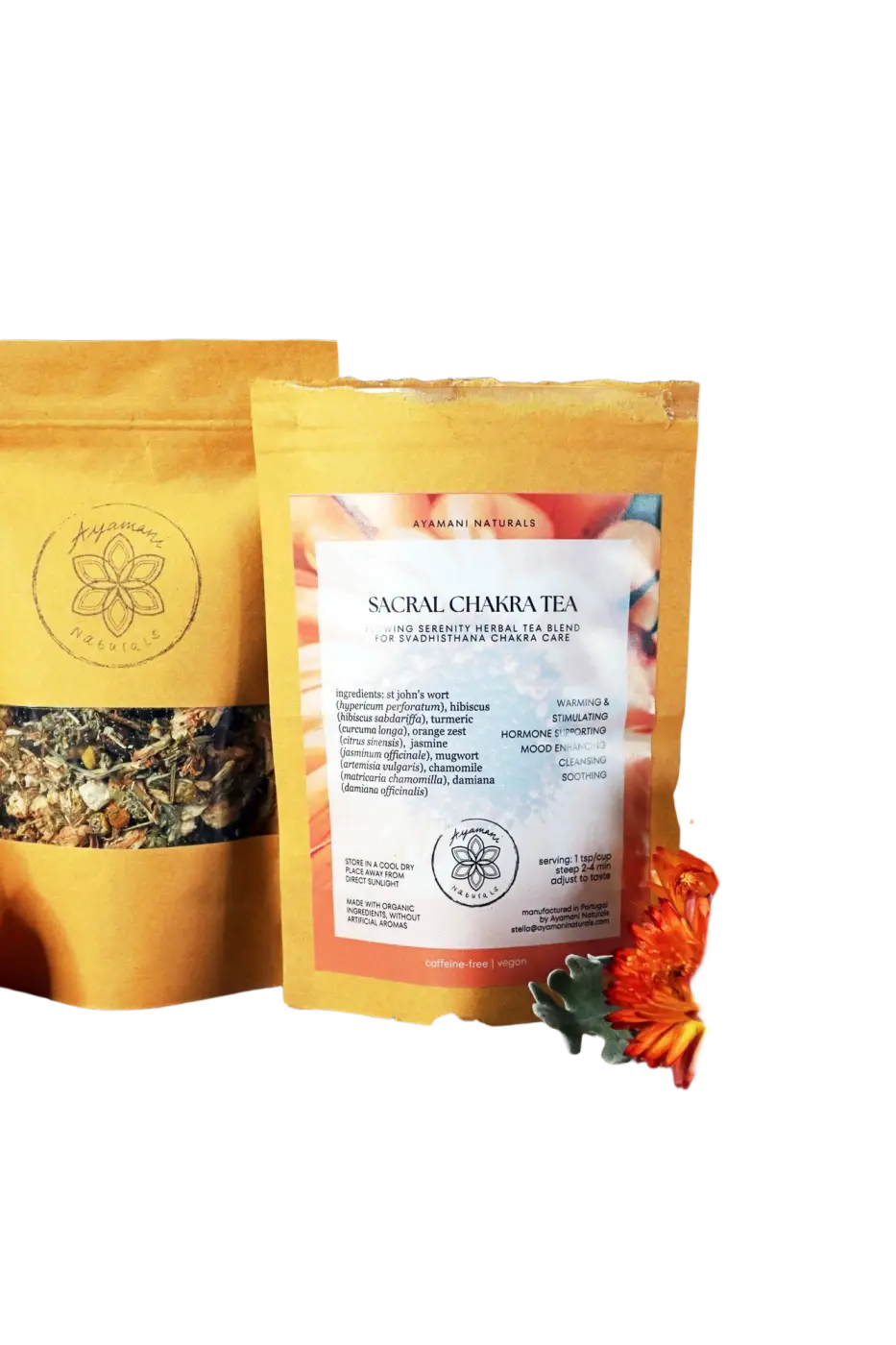 Ayamani Naturals Sakralchakra Kräutertee mit weiblicher Kräutermischung, aromatischer Tee für Chakra-Ausgleich in einer Tasse.