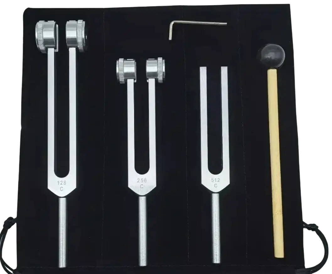 Chakra-Heilungs-Stimmgabel-Set von Mana Kendra GmbH, kalibriertes Musikinstrument zur Energiearbeit, mit drei Stimmgabeln.