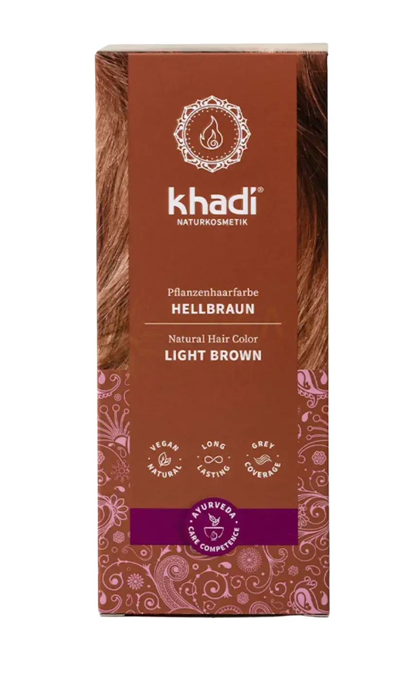 Khadi Pflanzenhaarfarbe Hellbraun, 100g, natürliche Haarfarbe für schöne, glänzende Haare, umgeben von Naturkosmetik-Elementen.