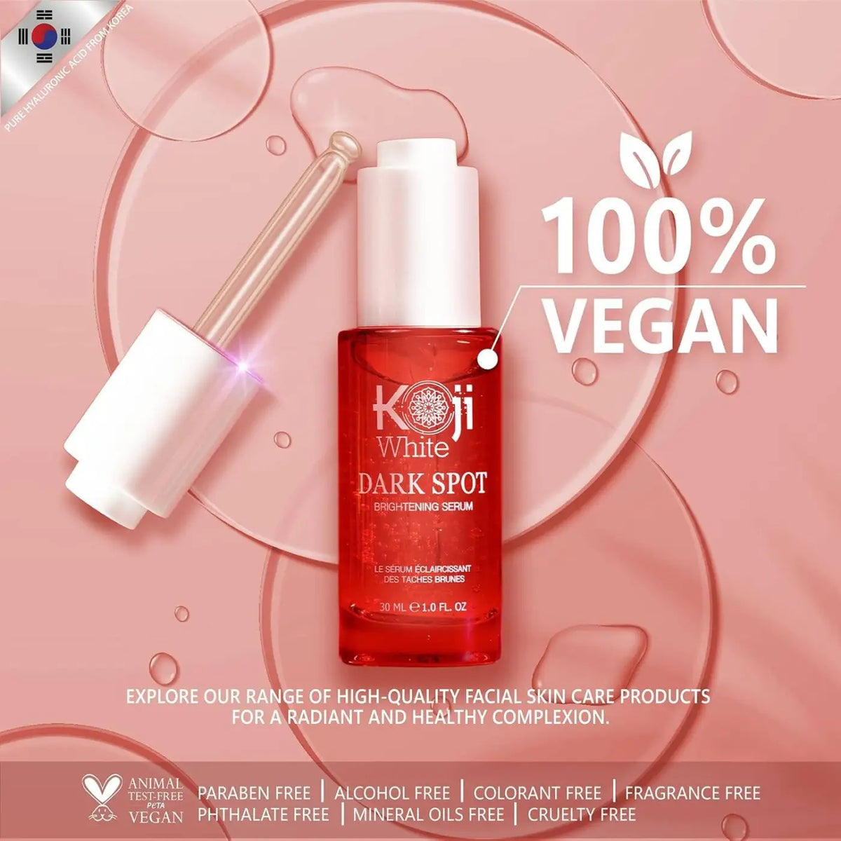 Gesicht mit Koji White Serum zur Aufhellung dunkler Flecken, Flasche mit weißem Serum, klare Verpackung, Nahaufnahme.