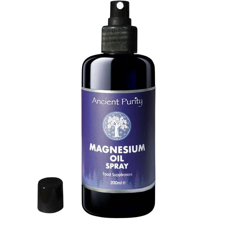 Magnesiumöl Spray von Ancient Purity, 200 ml, transdermal zur schnellen Magnesiumaufnahme, auf einem Badezimmerregal stehend