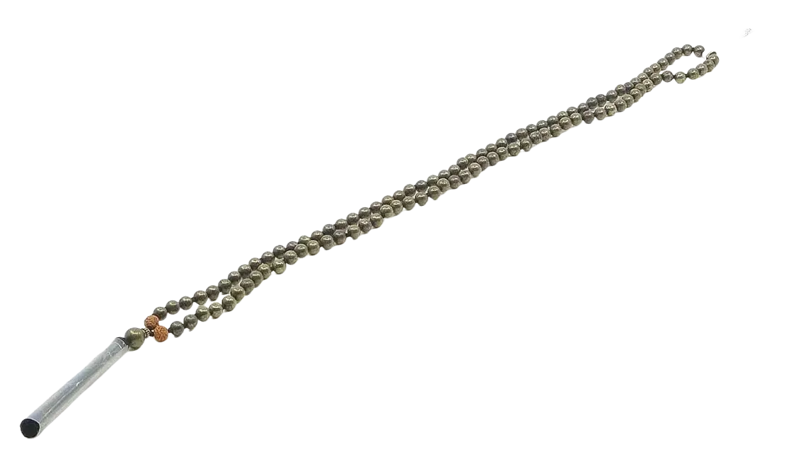 Lange Pyrit-Mala aus dunklen Perlen mit silbernen Elementen, GangaPrem Schmuck, natürliche Edelstein-Perlenkette