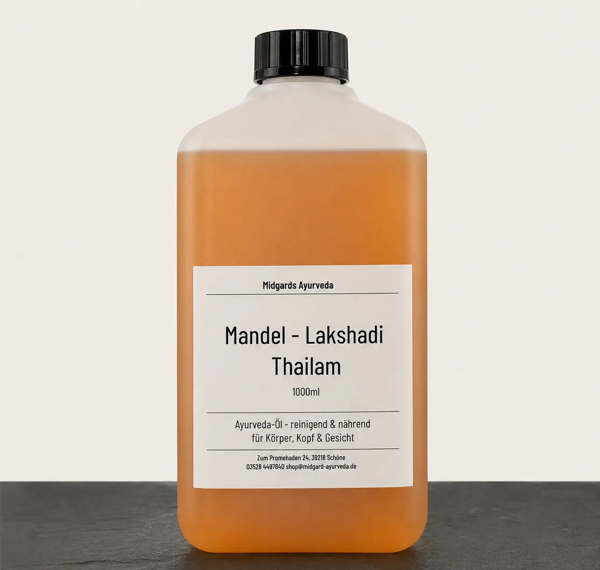Mandelöl-Lakshadi Thailam 1L, traditionelles Ayurveda Pflegeöl mit Laksha, Ashwagandha und Kurkuma, in Flasche.