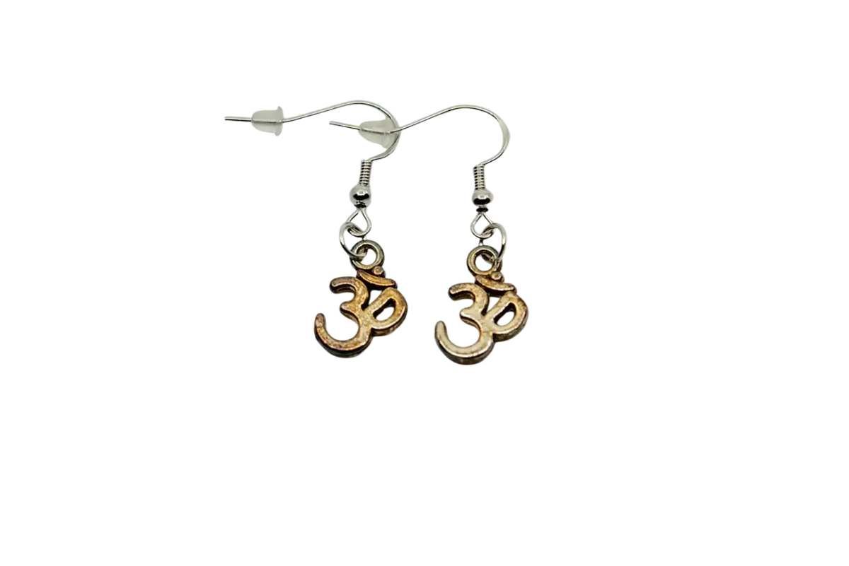 Goldene Myga Ohrringe Om aus Symbolschmuck, vegan und nachhaltig, mit spirituellem Om-Design, eleganter Ohrschmuck, nachhaltiges Schmuckstück