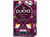 Eine dunkelviolett-pinkfarbene Schachtel Pukka "Night Time Berry" Tee, verziert mit Illustrationen von Beeren und Blumen.