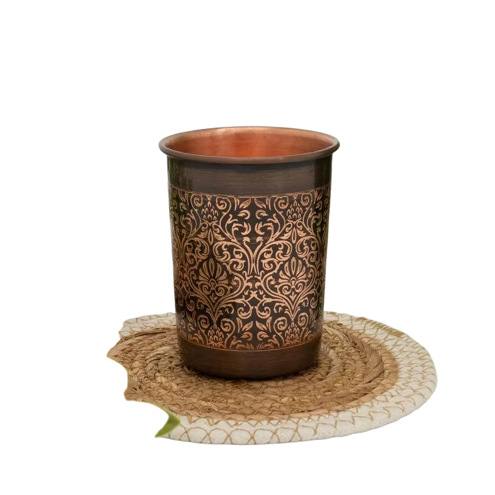 Reiner antiker Kupferbecher von Ayurveda Specialist B.V., graviert, 300 ml, zylindrisch und schwer, handgefertigt.