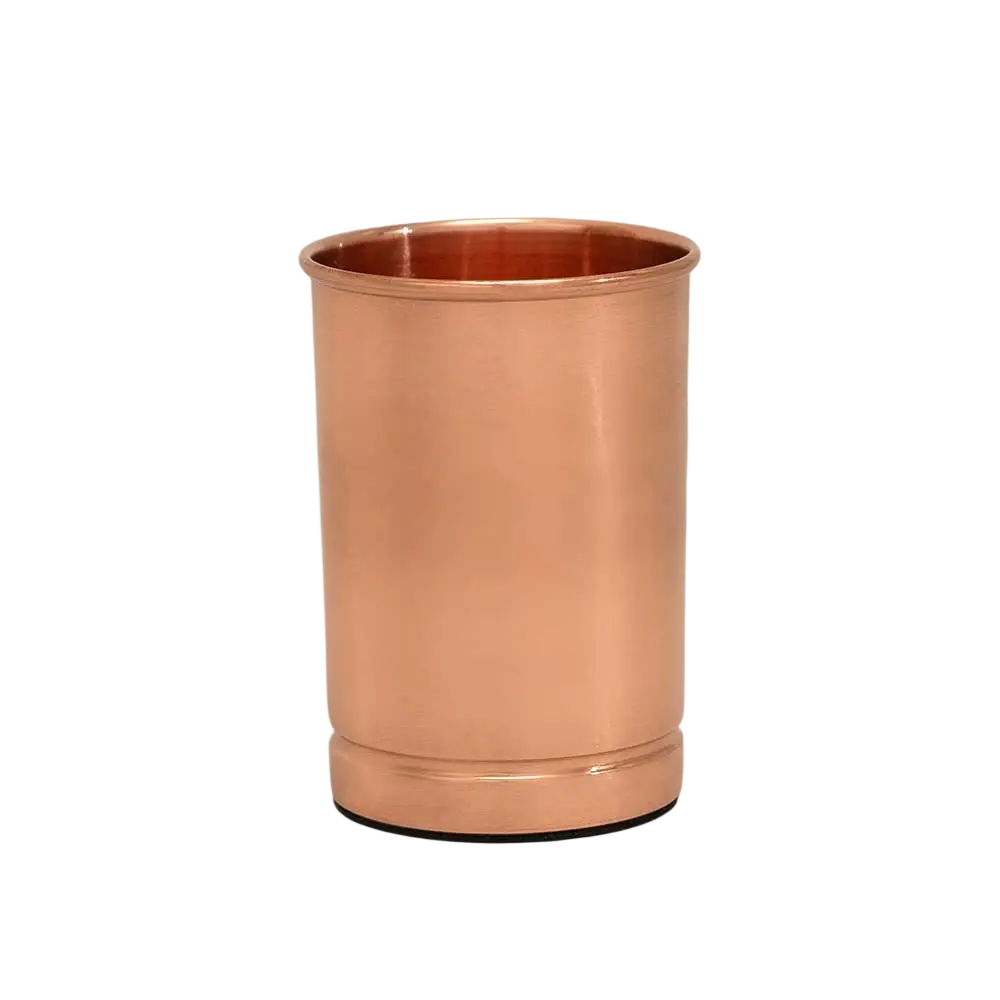 Reiner, glatter Kupferbecher von Ayurveda Specialist B.V. mit 300 ml Fassungsvermögen, schwere Ausführung, elegante Oberfläche.