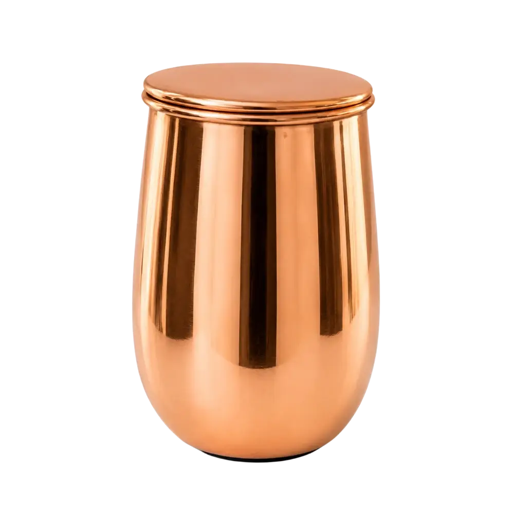 Polierter Kupferbecher mit Deckel, 470 ml, elegant und glatt, von Ayurveda Specialist B.V. für traditionelles Trinken.
