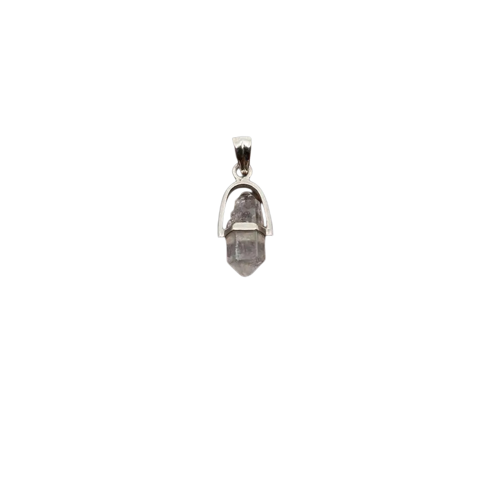Silberschmuck-Anhänger „Kristall Natur Doppelender“ von Ananta Lienhard, mit natürlichem Kristall, symbolisiert Heilung und Energiefluss.