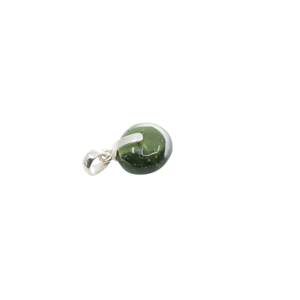 Silberschmuck-Anhänger von Ananta Lienhard mit geschliffenem Moldavit, symbolisiert Transformation und spirituelle Erhebung.