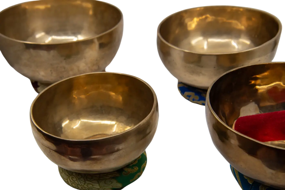 Handgefertigte tibetische Klangschale aus Nepal, traditionelles Musikinstrument mit einzigartiger Qualität und detailreicher Gestaltung.