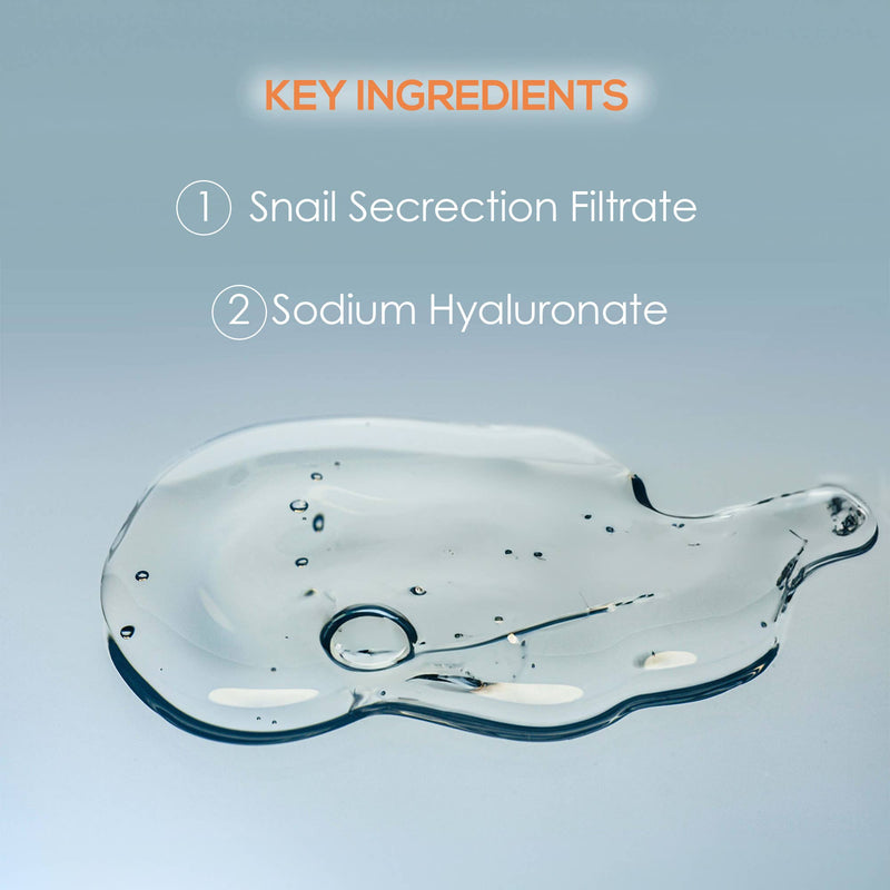 Die Schlüsselbestandteile "Schneckensekret-Filtrat" und "Natriumhyaluronat", die als Hauptinhaltsstoffe für ein Hautpflegeprodukt aufgeführt sind, über einer schimmernden, gelartigen Flüssigkeit.