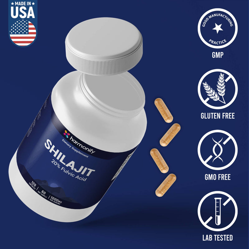 Eine Flasche Harmonify Shilajit Nahrungsergänzungsmittel (20% Fulvinsäure, 120 Kapseln, 60 Tage Vorrat, 1000mg pro Portion) mit drei losen Kapseln, und Zertifizierungen wie "Made in USA", GMP, glutenfrei, GVO-frei und laborgetestet.