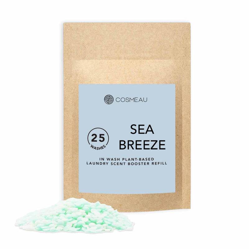 Cosmeau "Sea Breeze" In-Wash Wäscheduft-Booster Nachfüllpack (25 Wäschen), mit einem Haufen hellgrüner und weißer Duftperlen.
