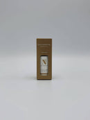 Kleine braune Pappschachtel mit einer Flasche Ingwer-Öl.