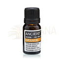 Kleine bernsteinfarbene glasflasche mit schwarzem rippdeckel und weißem label von ancient wisdom mit 10 ml ätherisches orangenöl von mana shop