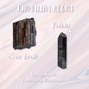 Eine Werbegrafik, die zwei Formen von schwarzem Turmalin zeigt: einen rohen, klumpigen Stein und einen polierten, spitz zulaufenden Stab. Der Text unten listet seine spirituellen Eigenschaften auf: „Erdung, Schutz und Regeneration."