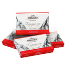 Red und weiße rechteckige packungen bergbalsam pure shilajit altai mumio mit bergillustration auf der vorderseite