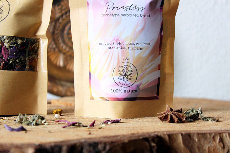 Ayamani Naturals - Priesterin-Tee: Lotus-, Beifuß-, Anis- und Kurkuma-Chakra-Mischung