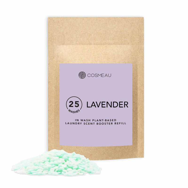 Cosmeau "Lavendel" In-Wash Wäscheduft-Booster Nachfüllpack (25 Wäschen), mit einem Haufen grüner und weißer Duftperlen.