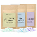 Drei Nachfüllbeutel von Cosmeau In-Wash pflanzlichem Wäscheduft-Booster (Fresh Spring, Sea Breeze, Lavendel), jeweils mit passenden farbigen Perlen.