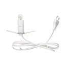 Eine weiße Lampenfassung mit einer Glühbirne und einem Stecker.