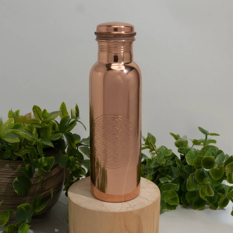 Ayurveda Specialist BV - Bouteille d'eau en cuivre pur 750 ml – avec gravure fleur de vie