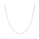 Detaillierter Ausschnitt einer Silberhalskette mit runden, polierten Gliedern vor weißem Hintergrund.