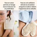 Ein zweiseitiges Bild, das einen doppelseitigen Badehandschuh bewirbt: Die linke Seite zeigt eine Frau, die die weiche Baumwollseite zur sanften Reinigung verwendet, und die rechte Seite zeigt die strukturierte Peeling-Rosshaarseite, die zur Anregung der Durchblutung und zur Reduzierung von Cellulite verwendet wird.