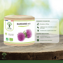 Eine Infografik für Bioptimal Bardane Bio Kapseln, die den Produktbehälter neben Dosierungs- und Anwendungshinweisen zeigt. Sie gibt eine Dosierung von einer 375-mg-Kapsel pro Tag an, die mit einem großen Glas Wasser während einer Mahlzeit einzunehmen ist.