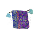 Eine kleine, gemusterte, blaue und lila Stofftasche.