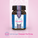 Ein 500g Glas reiner Bio-Himalaya Mad Honey auf einem dekorativen rosa Hintergrund.