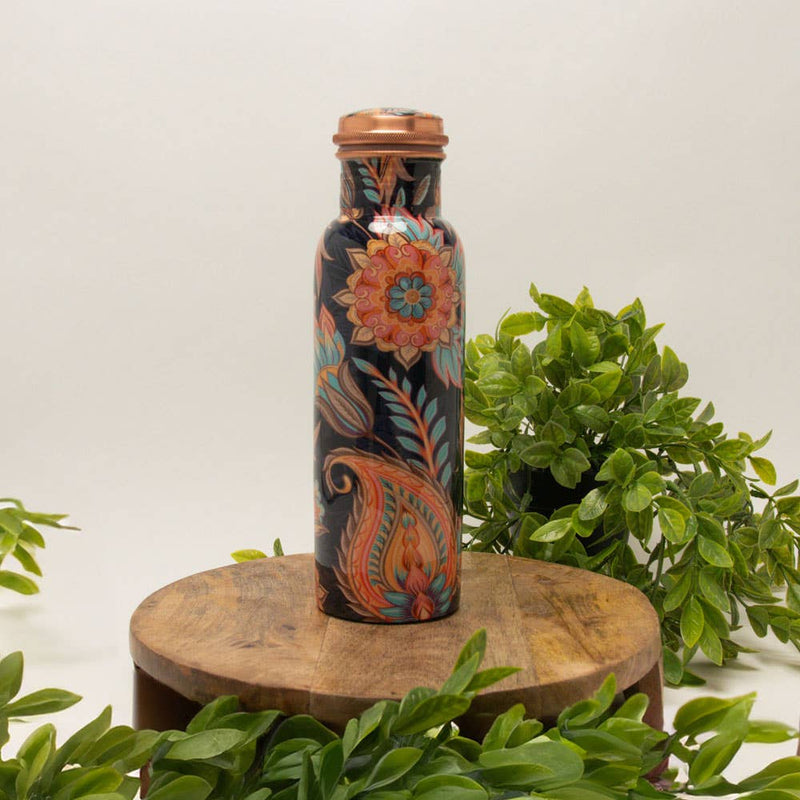 Ayurveda Specialist B.V. - Reine Kupferwasserflasche mit Blumenmuster ± 750 ml/290 g.