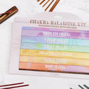 Pastellbunte chakra räucherstäbchen mit holzhalter im räucherstäbchen set von myga zur harmonischen reinigung