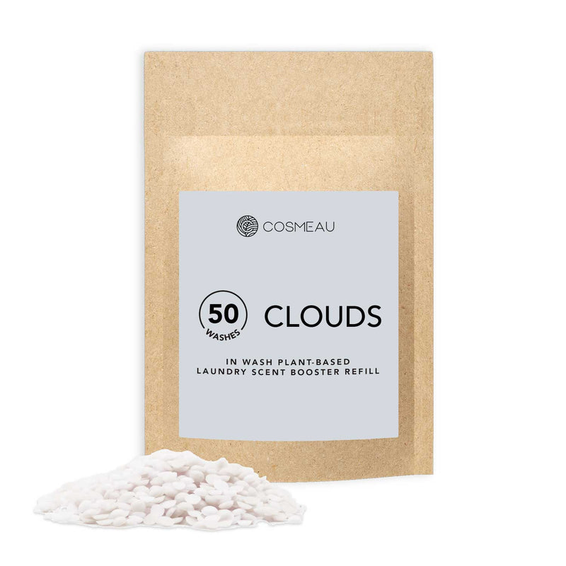 Cosmeau "Clouds" In-Wash Wäscheduft-Booster Nachfüllpack für 50 Wäschen, mit einem Haufen weißer Duftperlen.