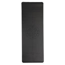 Eine professionelle, dunkelgraue oder schwarze Yogamatte mit hellgrauen Ausrichtungslinien und Markierungen. In der Mitte befindet sich ein auffälliges Sri Yantra geometrisches Symbol und unten in der Mitte das kleine Bodhi-Logo.