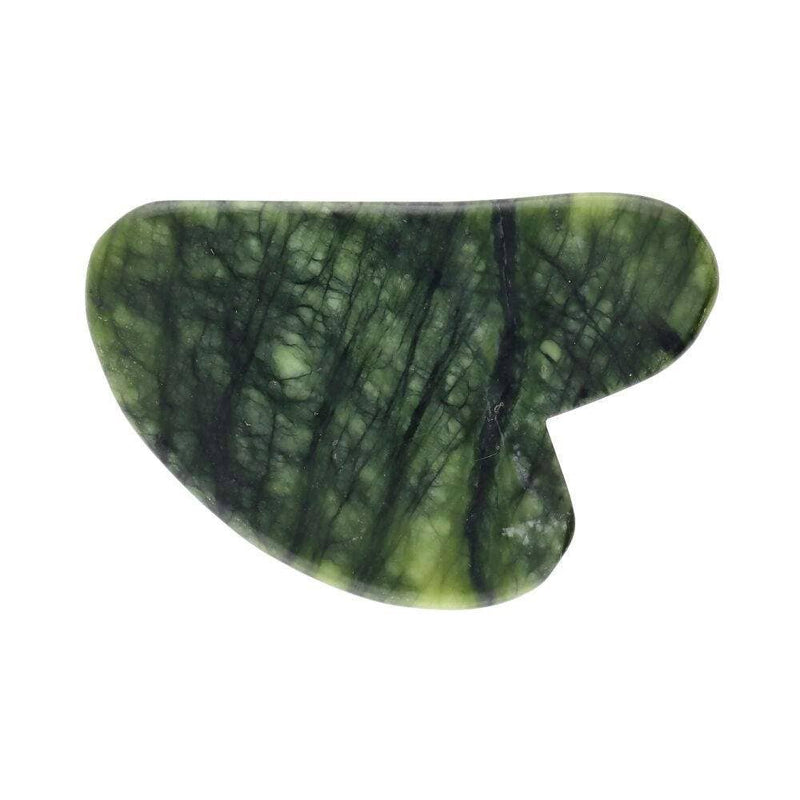 Draufsicht auf einen grünen Jade Gua Sha Massage-Stein mit marmoriertem Muster.