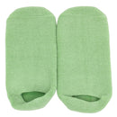 Ein Paar grüne feuchtigkeitsspendende Fersensocken von oben gesehen auf weißem Hintergrund.