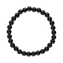 Draufsicht auf ein kreisförmiges schwarzes Perlenarmband auf weißem Hintergrund.