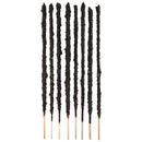 eine vertikale Aufnahme von zehn groben, dunkelbraunen Räucherstäbchen mit einer dicken, strukturierten Beschichtung. Jedes Stäbchen ist auf einem dünnen, hellen Bambus-/Holzkern befestigt, der unten sichtbar ist, und alle sind vor einem weißen Hintergrund angeordnet.