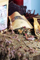 Thé aphrodisiaque à la damiana, ginseng, cacao, rose, cardamome