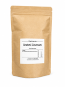 Midgard Kalari Brahmi Churnam Pulver, traditionelles Ayurveda-Kräuterpulver, feines braunes Pulver in einem Glas.