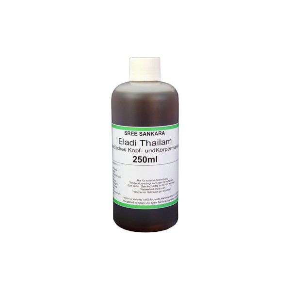 Eine 250 ml Kunststoffflasche SREE SANKARA Eladi Thailam Ayurvedisches Kopf- und Körpermassageöl, freigestellt auf weißem Hintergrund.