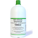 Eine weiße Plastikflasche mit einem grünen Deckel und Etikett für SREE SANKARA Sesamöl, ein ayurvedisches Kopf- und Körpermassageöl, mit einem Inhalt von 1000 ml.