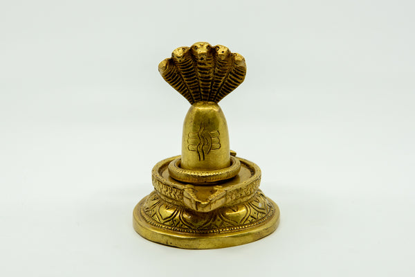 Shiva Lingam mit Naga – Symbol der Einheit von Shiva und Shakti