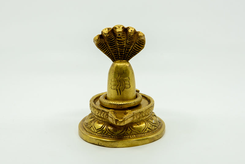 Shiva Lingam mit Naga – Symbol der Einheit von Shiva und Shakti